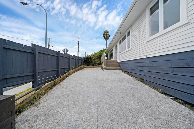 Photo of property in 53a Sylvan Crescent, Te Atatu South, Auckland, 0610
