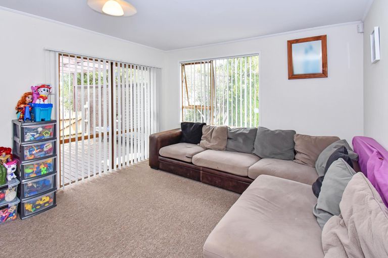 Photo of property in 4 Adel Place, Weymouth, Auckland, 2103