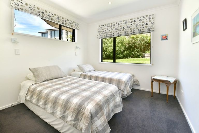 Photo of property in 32 Grovenor Drive, Orewa, 0931