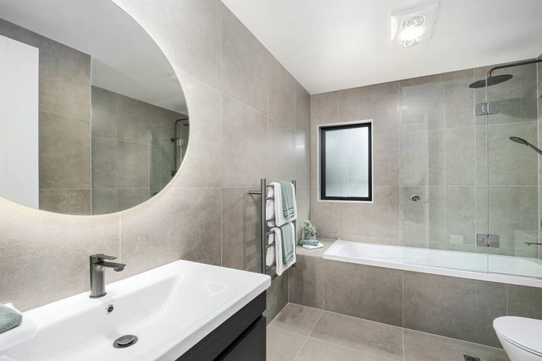 Photo of property in 10a Huka Road, Birkenhead, Auckland, 0626