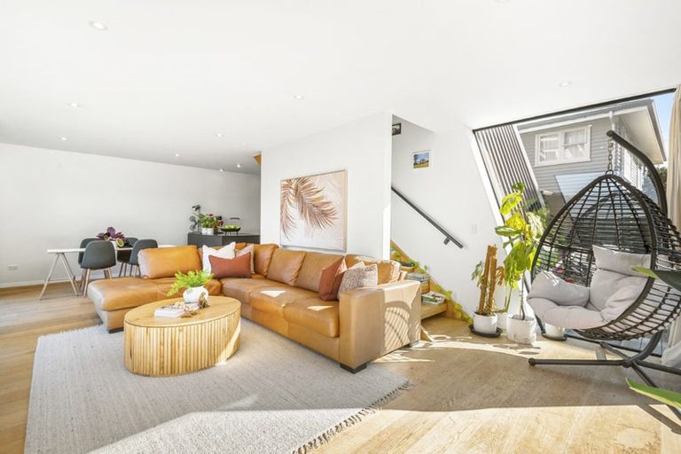 Photo of property in 2/42 Island Road, Beach Haven, Auckland, 0626