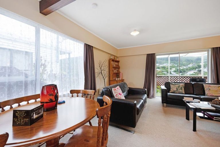 Photo of property in 15b Florio Terrace, Tawa, Wellington, 5028