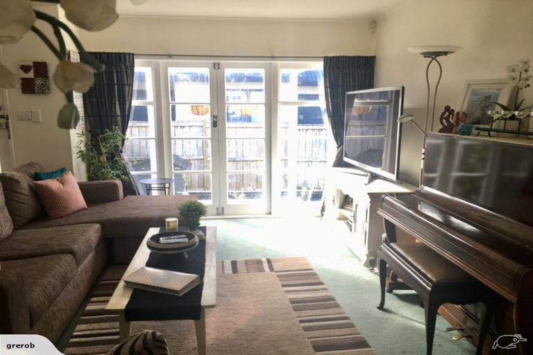 Photo of property in 1/156 Nile Road, Milford, Auckland, 0620