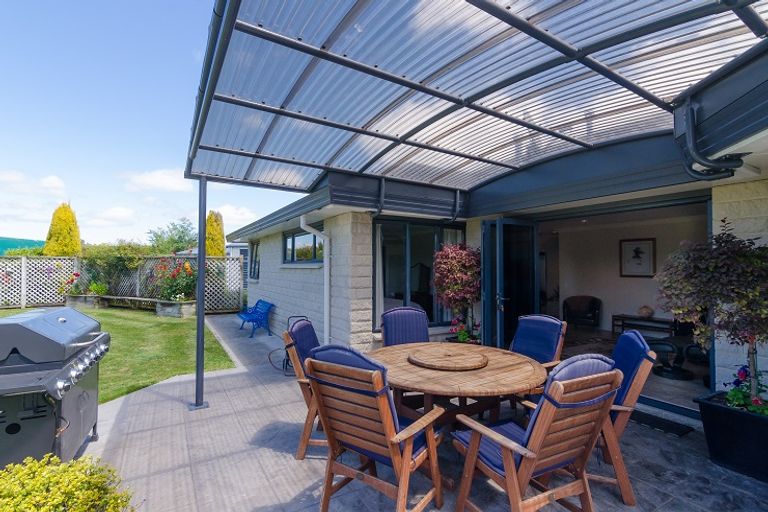 Photo of property in 10 Kenwyn Drive, Carterton, 5713