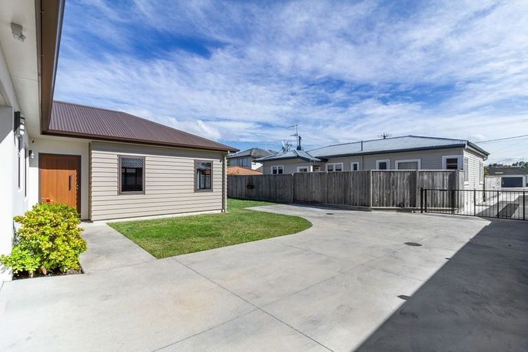 Photo of property in 61a Avondale Road, Taradale, Napier, 4112