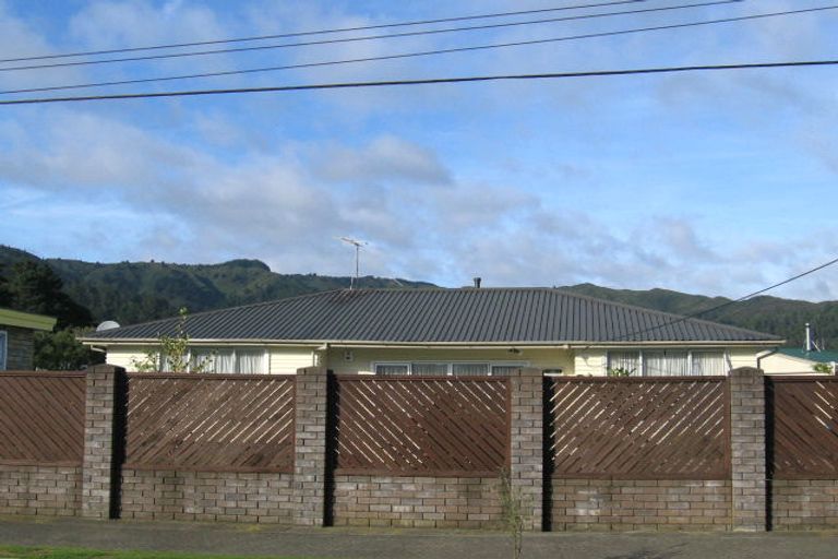 Photo of property in 4 Morrison Grove, Stokes Valley, Lower Hutt, 5019
