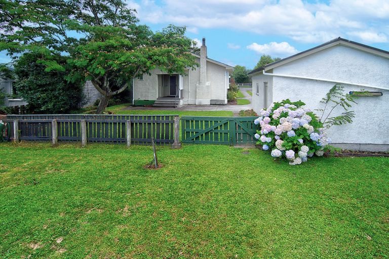 Photo of property in 6 Lansdowne Crescent, Lansdowne, Masterton, 5810