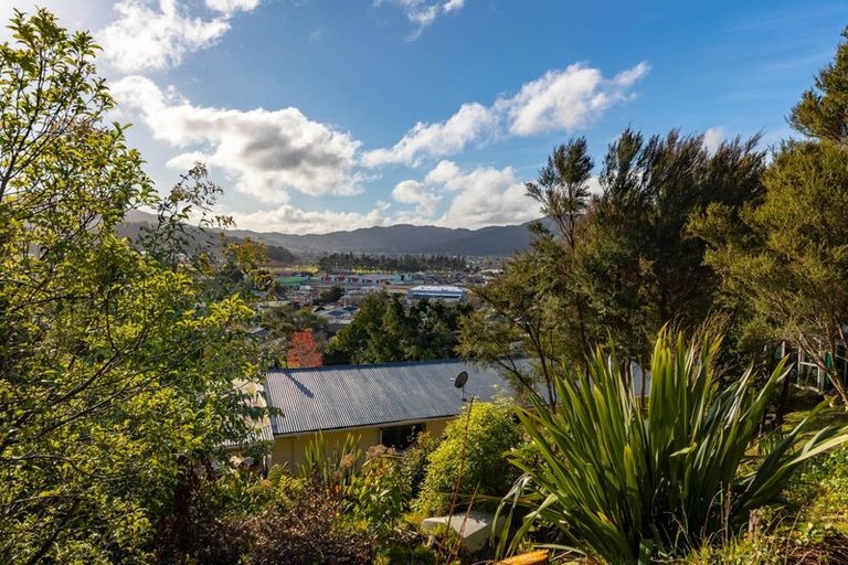 Photo of property in 31 Fraser Street, Wainuiomata, Lower Hutt, 5014