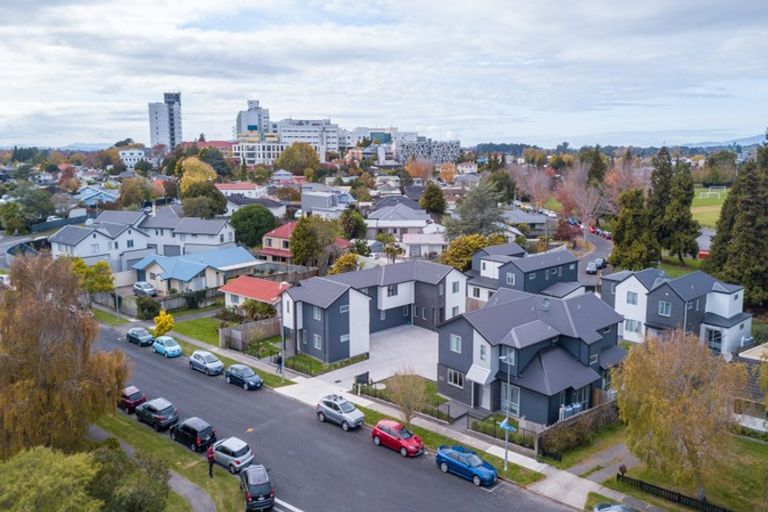 Photo of property in 2/9 Hibiscus Avenue, Hamilton Lake, Hamilton, 3204