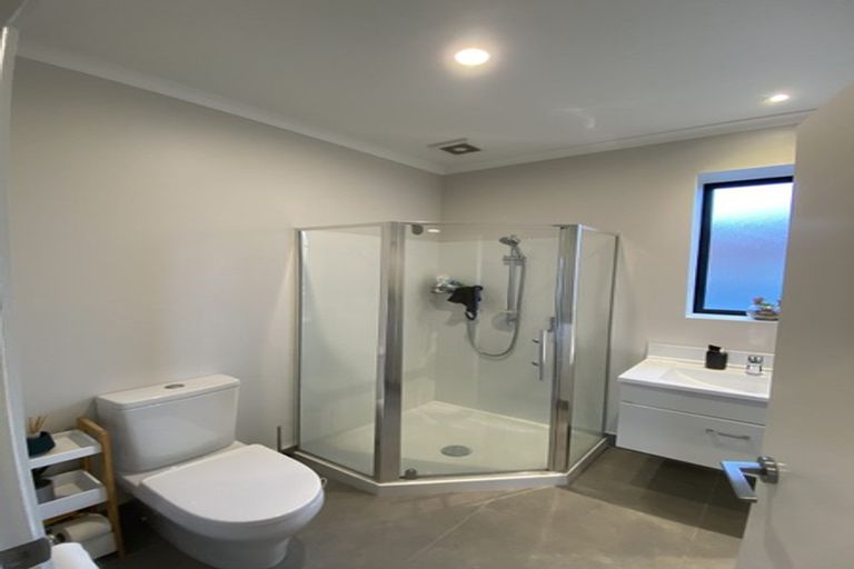 Photo of property in 1/7 Uku Lane, Hobsonville, Auckland, 0616