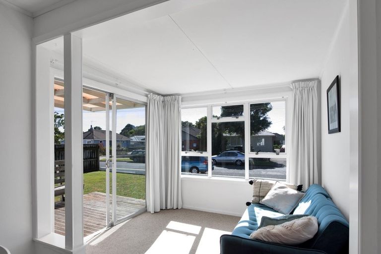 Photo of property in 62 Lismore Street, Merrilands, New Plymouth, 4312