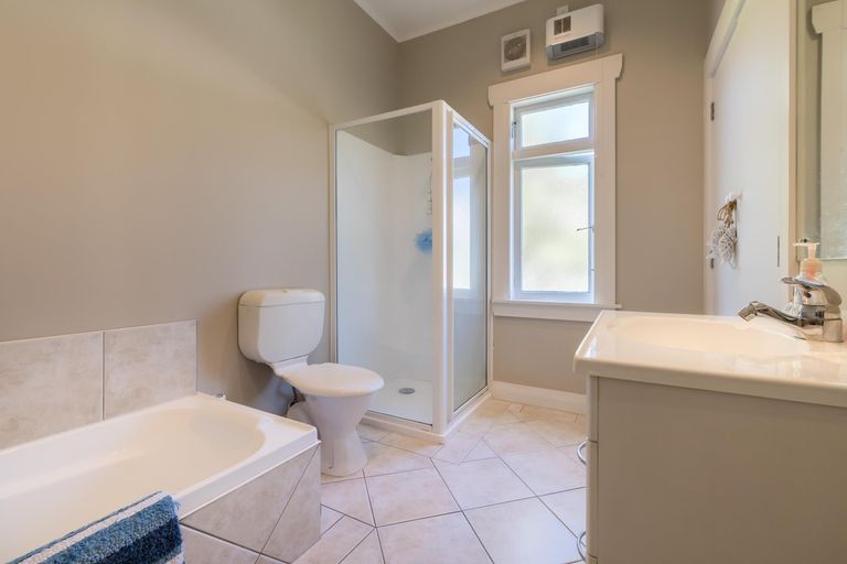 Photo of property in 360 Huia Road, Titirangi, Auckland, 0604