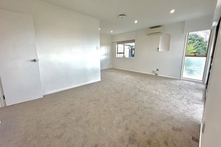 Photo of property in 1/166 Fisher Parade, Farm Cove, Auckland, 2012