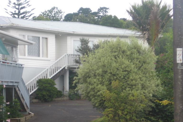 Photo of property in 2/54 Peach Road, Glenfield, Auckland, 0629