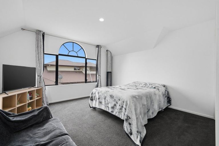 Photo of property in 24 Welsford Street, Woodend, 7610