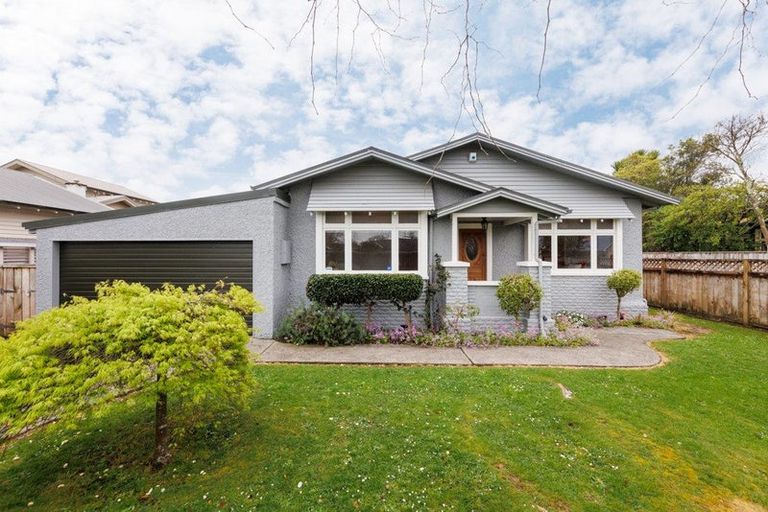 Photo of property in 11 Palm Avenue, Hokowhitu, Palmerston North, 4410