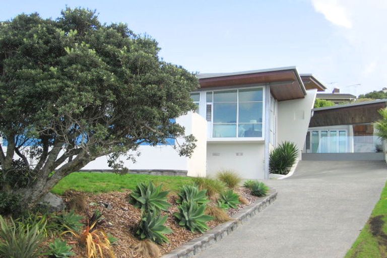 Photo of property in 36 Glenelg Road, Red Beach, 0932