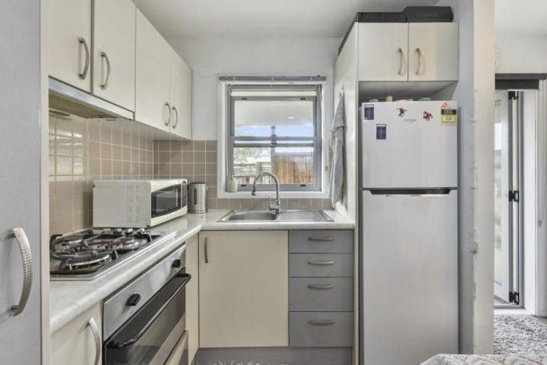 Photo of property in 2/33 Kenderdine Road, Papatoetoe, Auckland, 2025