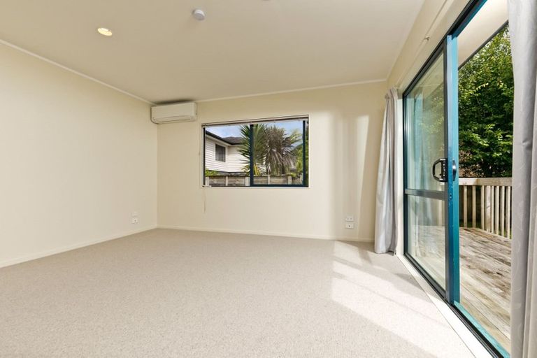 Photo of property in 12a Firle Place, Green Bay, Auckland, 0604