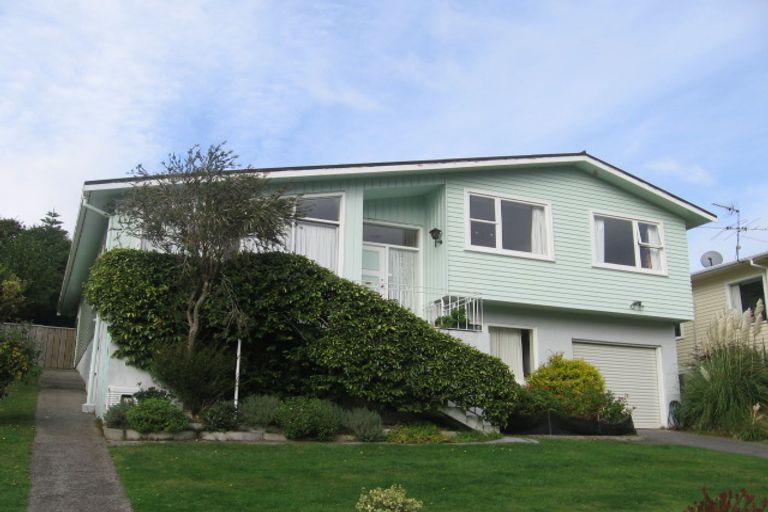Photo of property in 10 Fitzwilliam Terrace, Tawa, Wellington, 5028