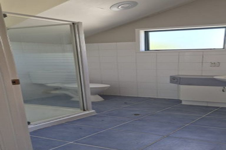 Photo of property in 2/485 Don Buck Road, Massey, Auckland, 0614