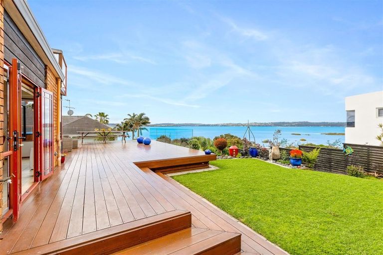 Photo of property in 124 Beach Road, Te Atatu Peninsula, Auckland, 0610