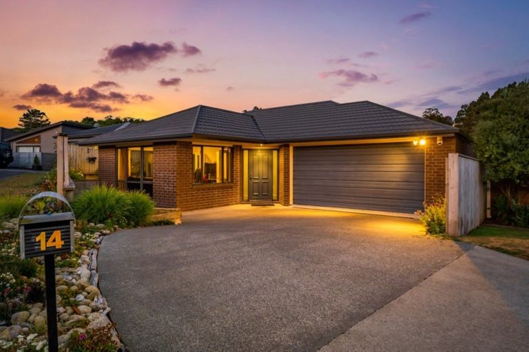 Photo of property in 14 Tararua Close, Aotea, Porirua, 5024