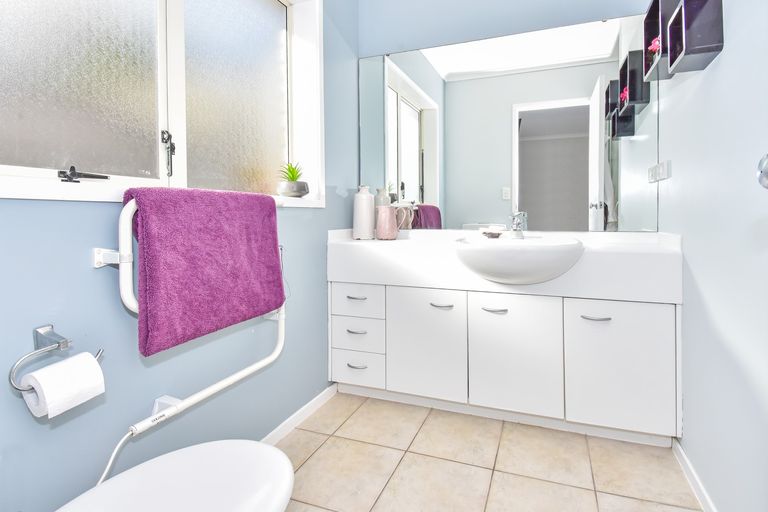 Photo of property in 69 Riverton Drive, Randwick Park, Auckland, 2105