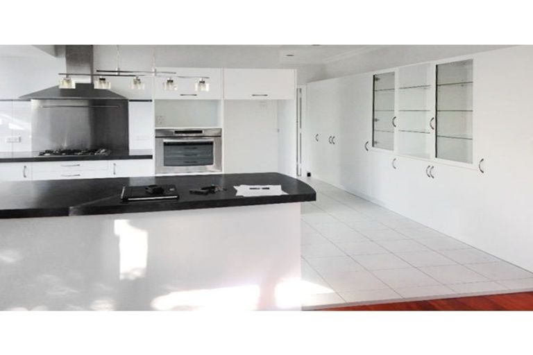 Photo of property in 30 Karu Crescent, Waikanae, 5036