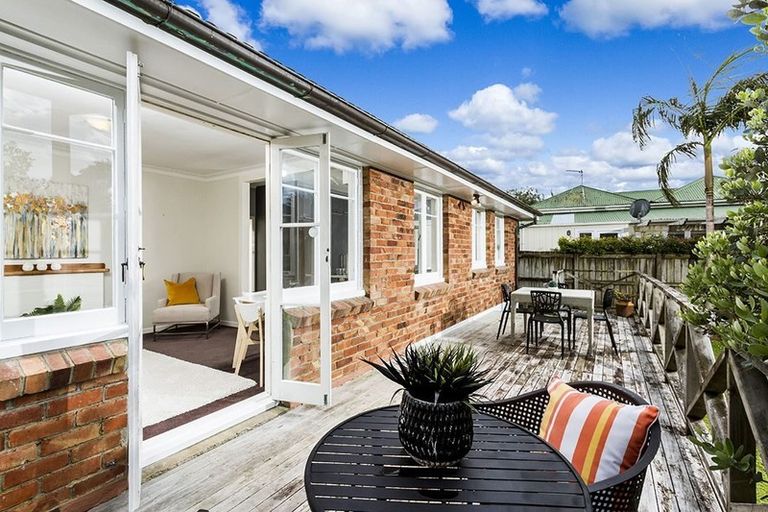 Photo of property in 78a Lake Road, Narrow Neck, Auckland, 0624