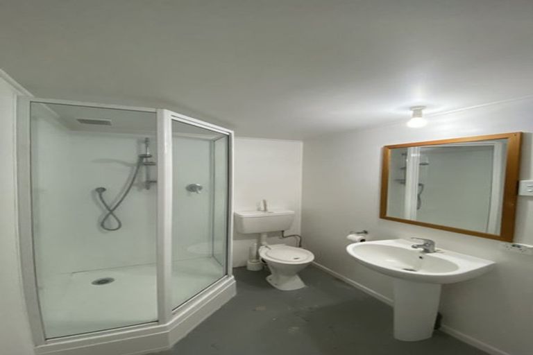 Photo of property in 31 Covil Avenue, Te Atatu South, Auckland, 0610