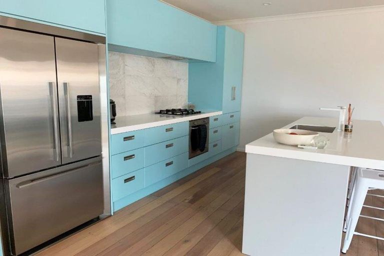 Photo of property in 17 Morley Street, New Plymouth, 4310