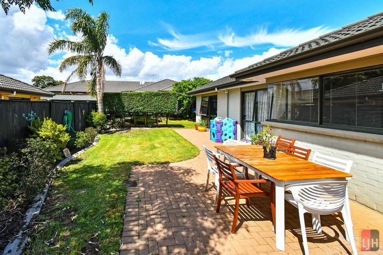 Photo of property in 204 Wattle Farm Road, Wattle Downs, Auckland, 2103