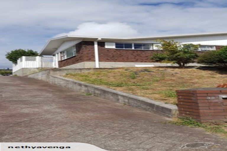 Photo of property in 32 Gilbass Avenue, Hamilton Lake, Hamilton, 3204