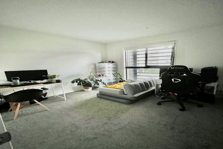 Photo of property in 98 Tarapuka Road, Westgate, Auckland, 0814