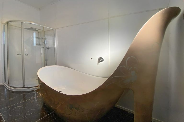 Photo of property in 10 Hereford Street, Cannons Creek, Porirua, 5024