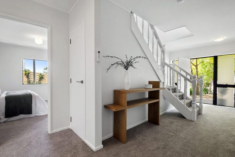 Photo of property in 1/20a Hauraki Road, Hauraki, Auckland, 0622