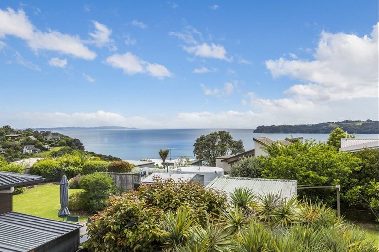 Photo of property in 29 Melandra Road, Stanmore Bay, Whangaparaoa, 0932