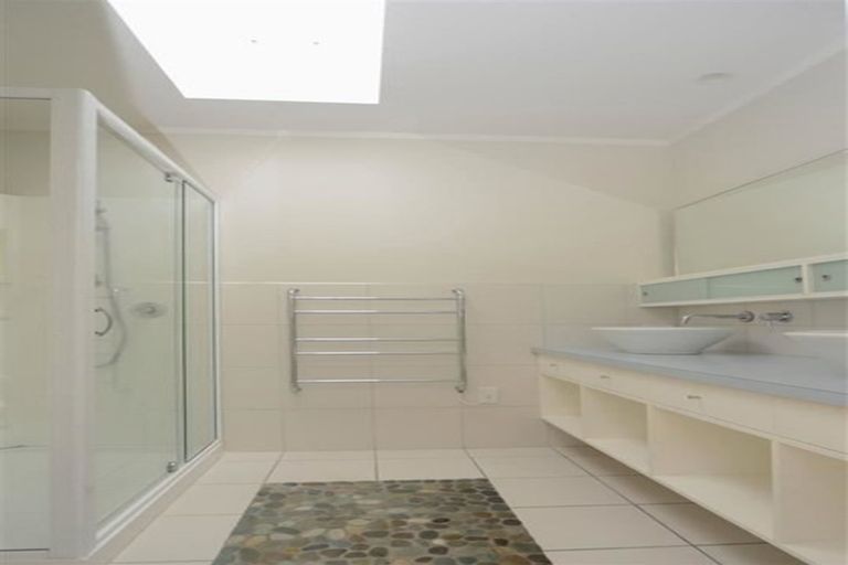 Photo of property in 27 Mcmillan Place, Mellons Bay, Auckland, 2014