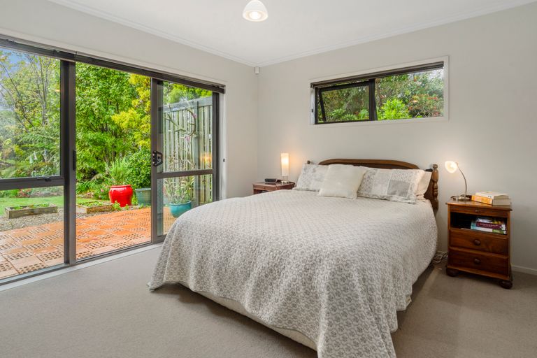 Photo of property in 16 Harbour View Road, Point Wells, Warkworth, 0986