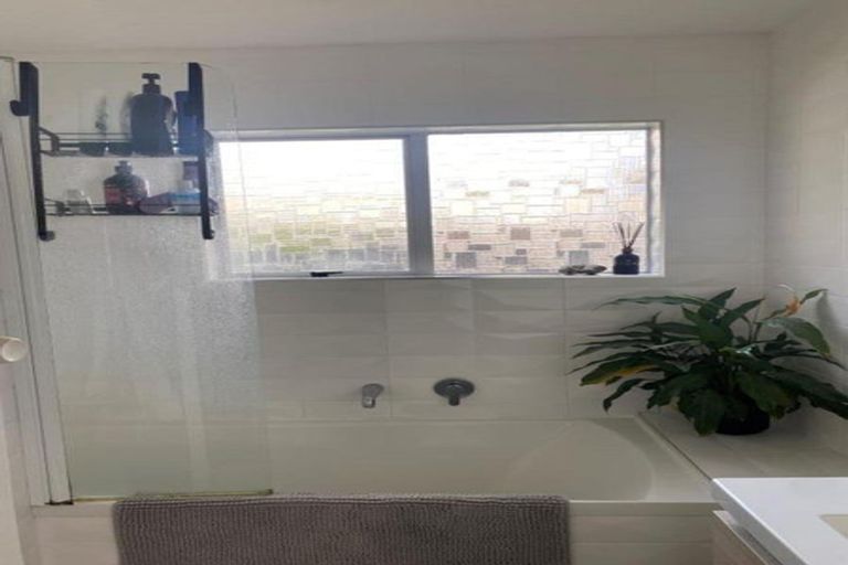 Photo of property in 21 Heaphy Street, Westown, New Plymouth, 4310