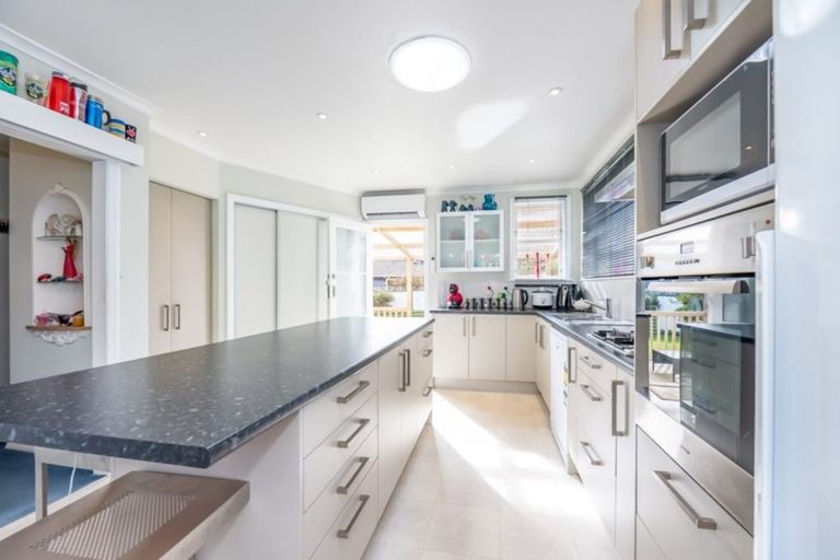 Photo of property in 18 Helvetia Grove, Naenae, Lower Hutt, 5011