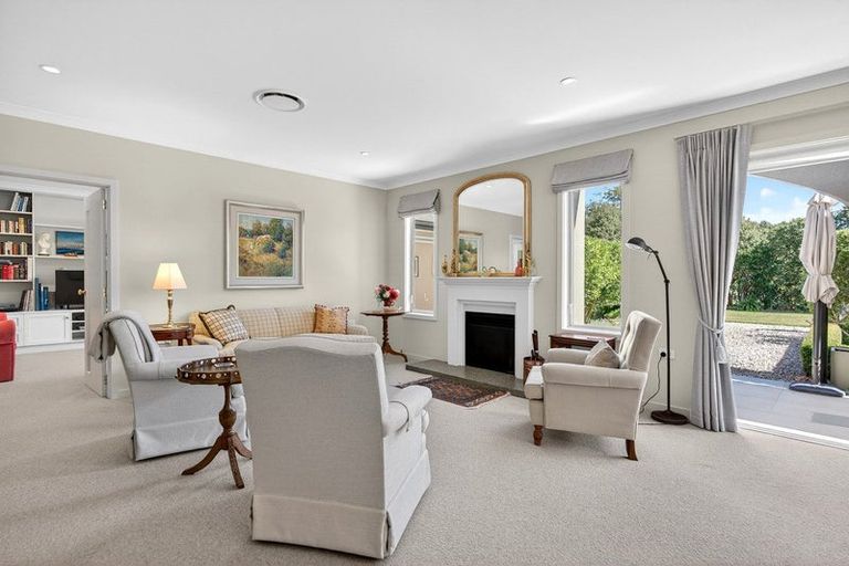 Photo of property in 10 Fairway Drive, Martinborough, 5711