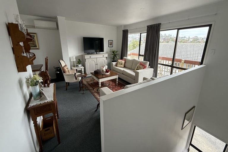 Photo of property in 2/15 Louise Place, Browns Bay, Auckland, 0630