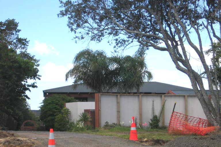 Photo of property in 2/467 Glenfield Road, Glenfield, Auckland, 0629