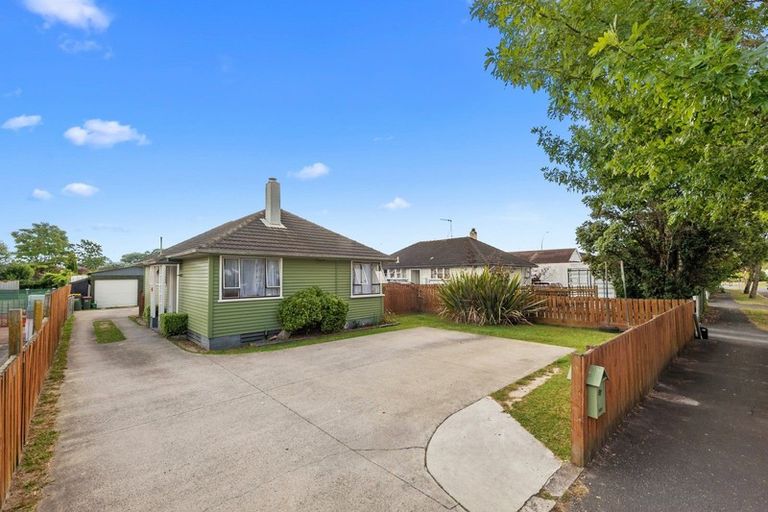 Photo of property in 57 Sare Crescent, Fairfield, Hamilton, 3214