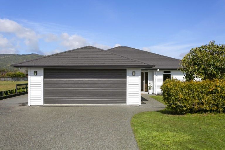 Photo of property in 19 Montgomery Crescent, Kinloch, Taupo, 3377