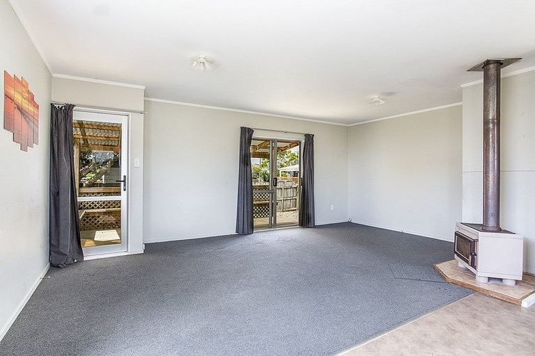 Photo of property in 2/14 Te Moau Avenue, Parakai, 0830