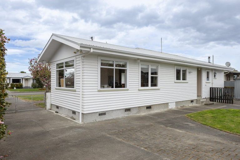 Photo of property in 18 Pembroke Street, Taradale, Napier, 4112