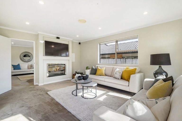 Photo of property in 18 Lemon Grove Lane, Greenhithe, Auckland, 0632